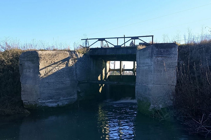 В уральском селе вместо ремонта плотины могут осушить водоем
